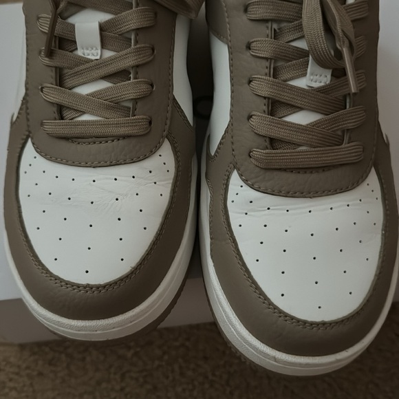 Alo yoga recovery sneaker. - Picture 5 of 6